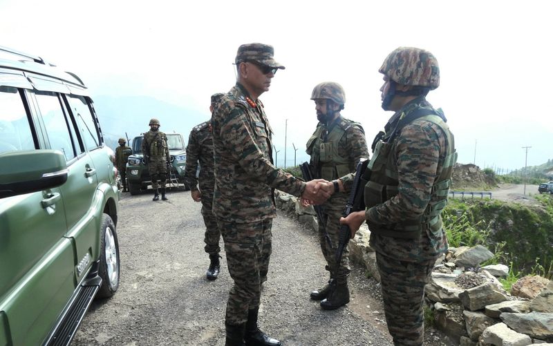 Army GOC Reviews Operational Preparedness, Future Warfare Initiatives In J&K’s Rajouri