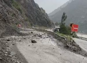 Fresh Landslides Disrupt Jammu-Srinagar Highway; Restoration Work Underway At Multiple Locations
