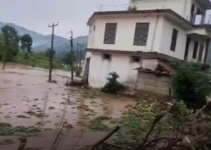 Cloudburst floods hotels, houses in Pahalgam
