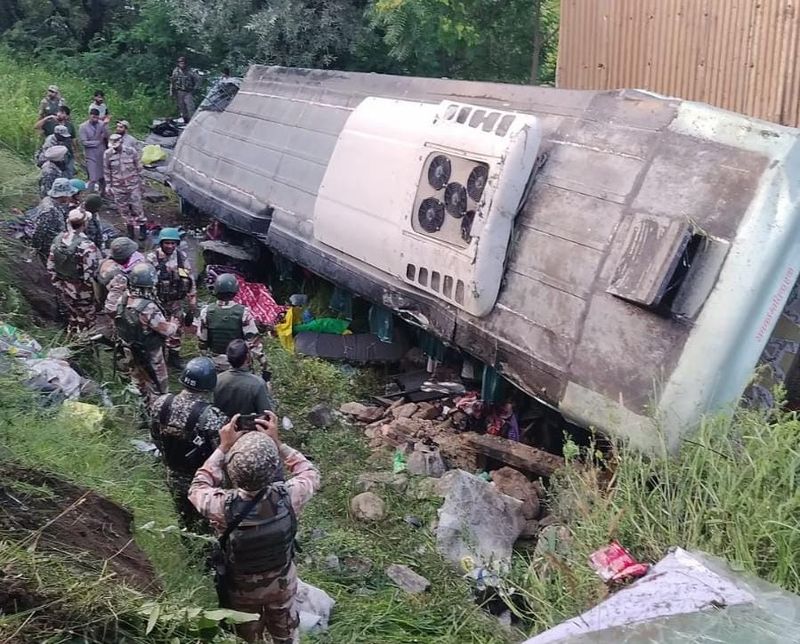 32 Amarnath Pilgrims Injured As Yatra Bus Overturns In Ganderbal; Massive Multi-Agency Rescue Operation Saves All Passengers