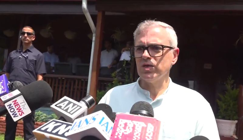 Omar Abdullah Says Mehbooba’s Remarks On Violence Against Kashmiris ‘Irresponsible’, Demands Apology