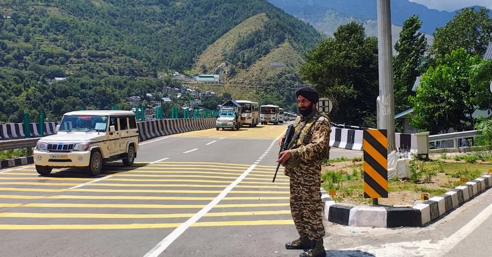Over 3,800 Amarnath Pilgrims Depart Jammu As Jammu-Srinagar Highway Partly Restored