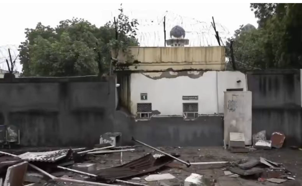 Delhi: Unauthorised Structures Outside Pakistan High Commission Removed
