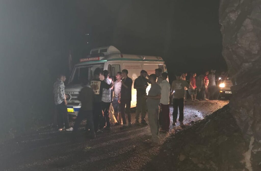 Vehicle falls into gorge in Reasi; three killed