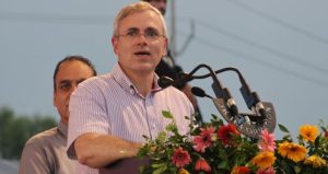 CM Abdullah Congratulates J&K Artisans On National Handloom Award