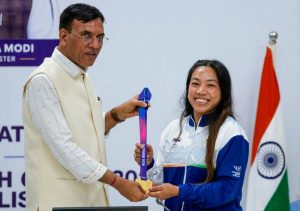 Sports Minister Mandaviya Lauds CWG Weightlifting Contingent During Felicitation