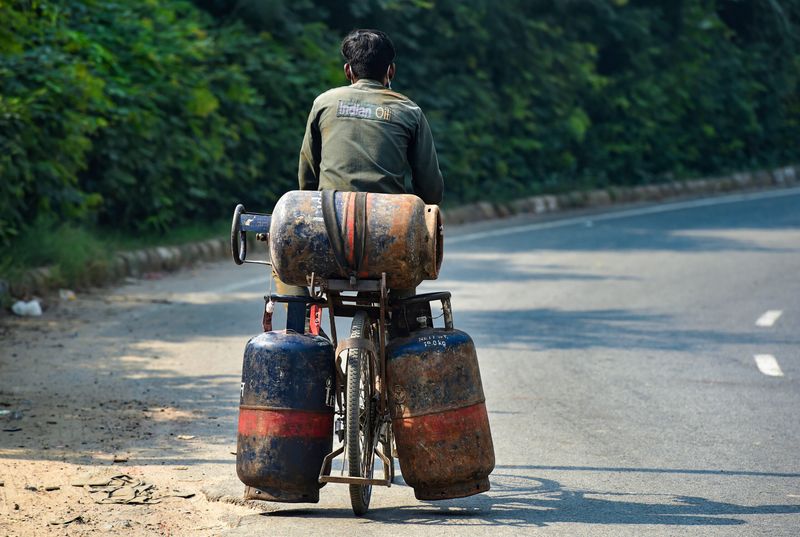 19-Kg Commercial LPG Cylinder Price Dropped By Rs 202 In Delhi, Rs 209 In Kolkata
