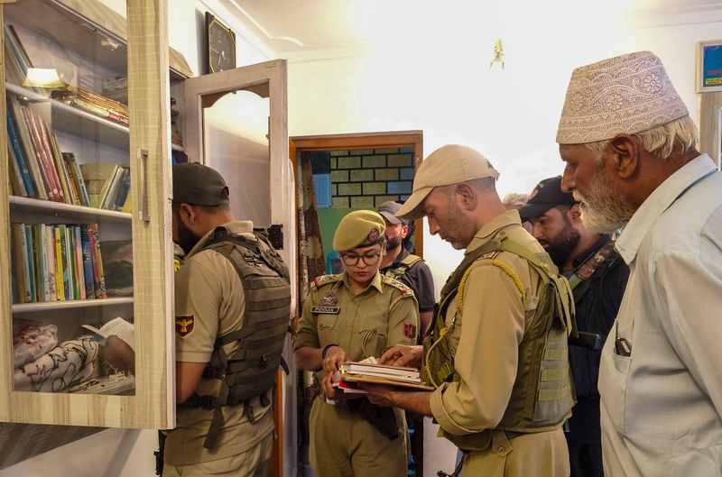 J&K Police Searches Over 20 Locations In Sopore In Jamaat-E-Islami UAPA Probe