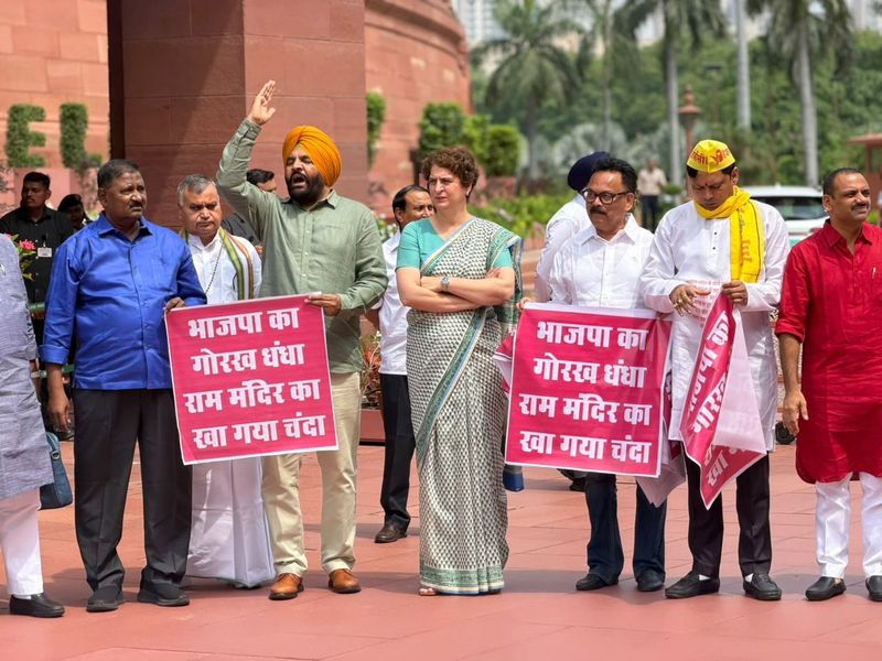 Opposition MPs Protest In Parliament Complex On Ram Temple Donation Theft Issue, Police Action Against Students
