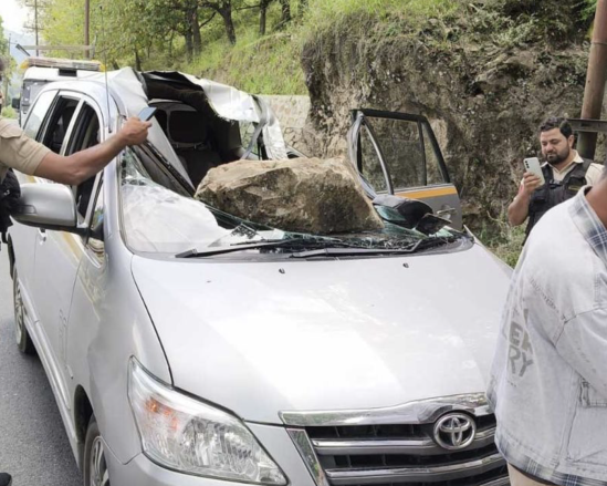Tourist Injured After Stone Hits Innova Vehicle In J&K’s Anantnag
