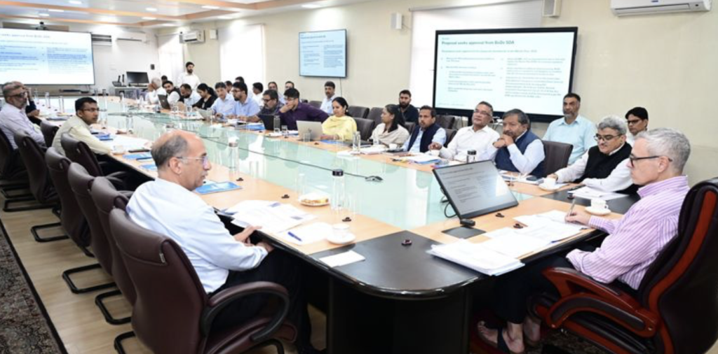 CM discusses amendments in Master Plans of Jammu, Srinagar