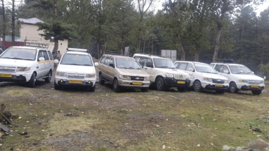 Six Vehicles Seized In Tangmarg Baramulla For Overcharging Tourists
