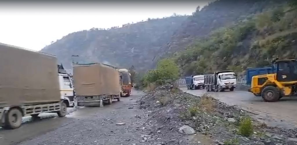 Landslide Disrupts Traffic at Mehar Ramban, Movement Suspended on Jammu-Srinagar Highway