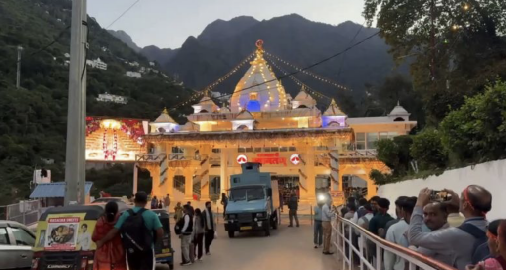 Navratri Witnesses Heavy Rush At Mata Vaishnodevi Temple In J&K, 3.81 Lakh Pilgrims Pay Obeisance