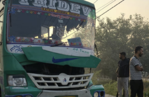 Seven Injured in Head-On Bus-Truck Collision in Samba